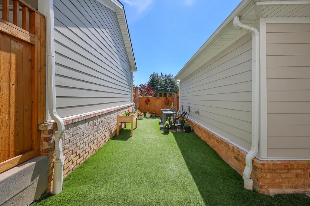 2221 Patchen Lake Lane Lexington KY 40505