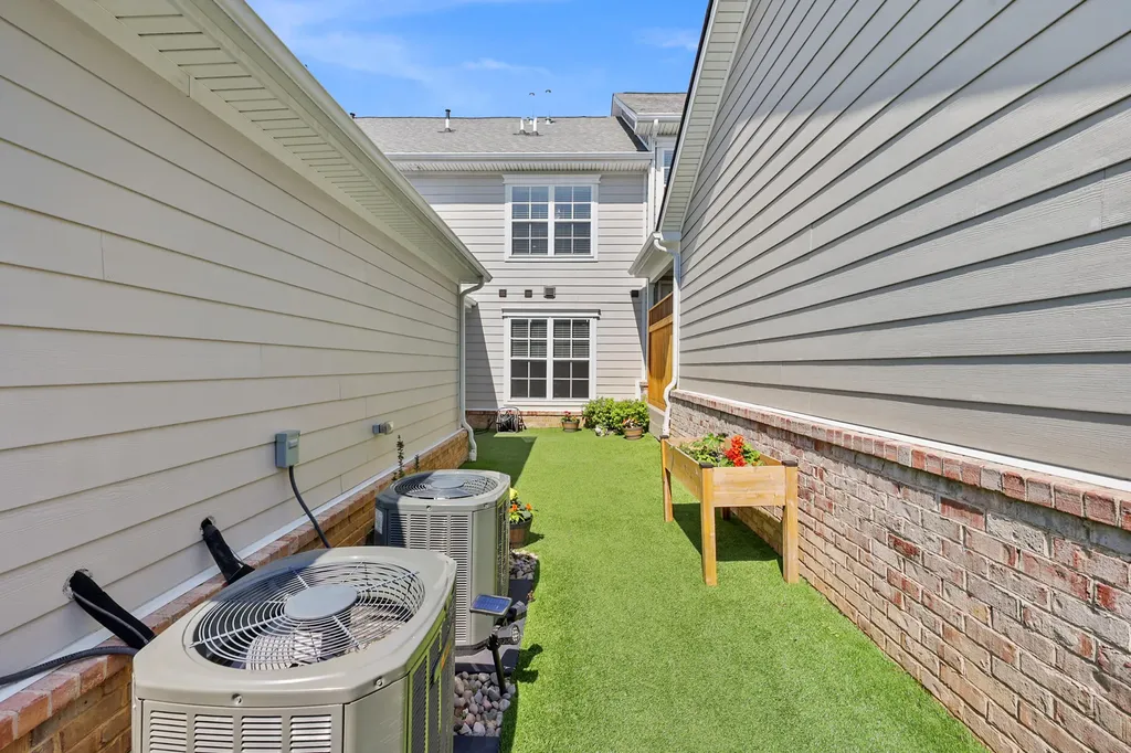 2221 Patchen Lake Lane Lexington KY 40505