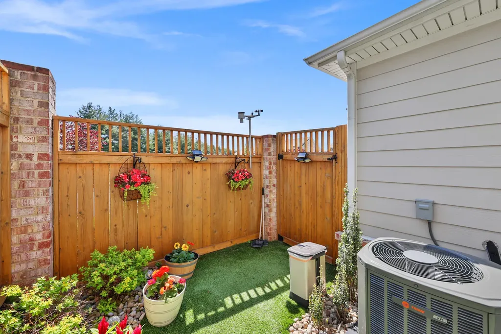 2221 Patchen Lake Lane Lexington KY 40505