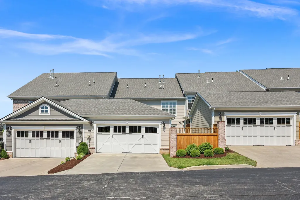 2221 Patchen Lake Lane Lexington KY 40505