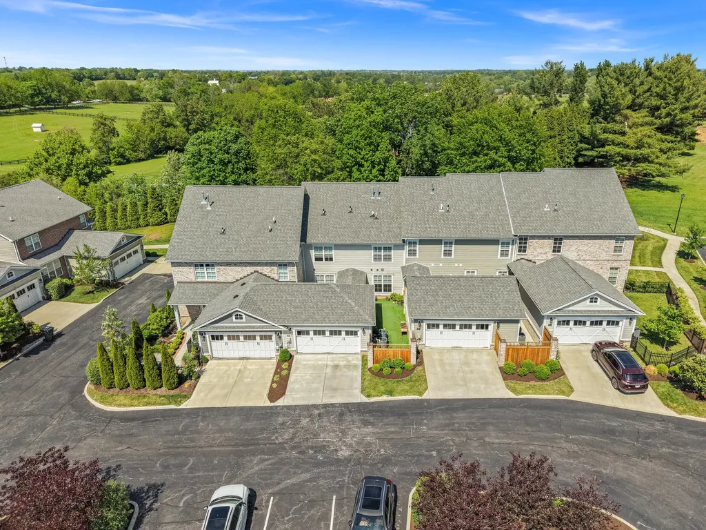 2221 Patchen Lake Lane Lexington KY 40505