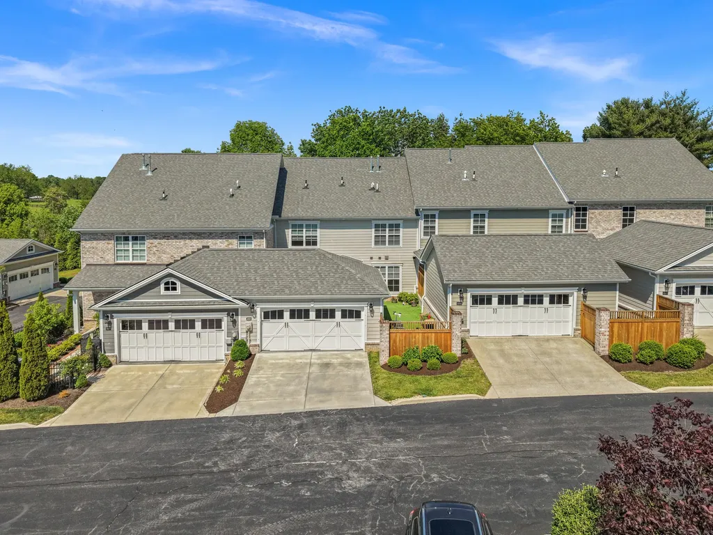 2221 Patchen Lake Lane Lexington KY 40505