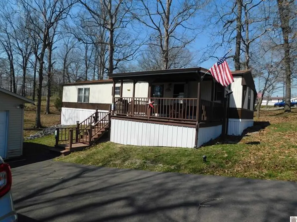 138 White Dove Lane Gilbertsville KY 42044