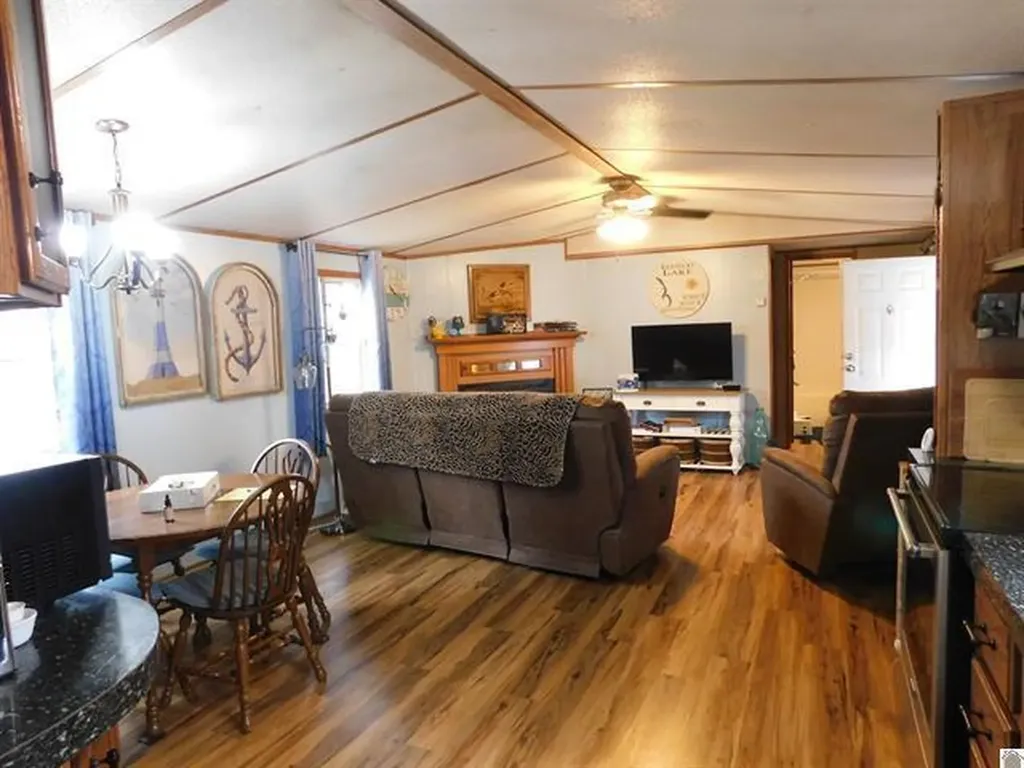 138 White Dove Lane Gilbertsville KY 42044