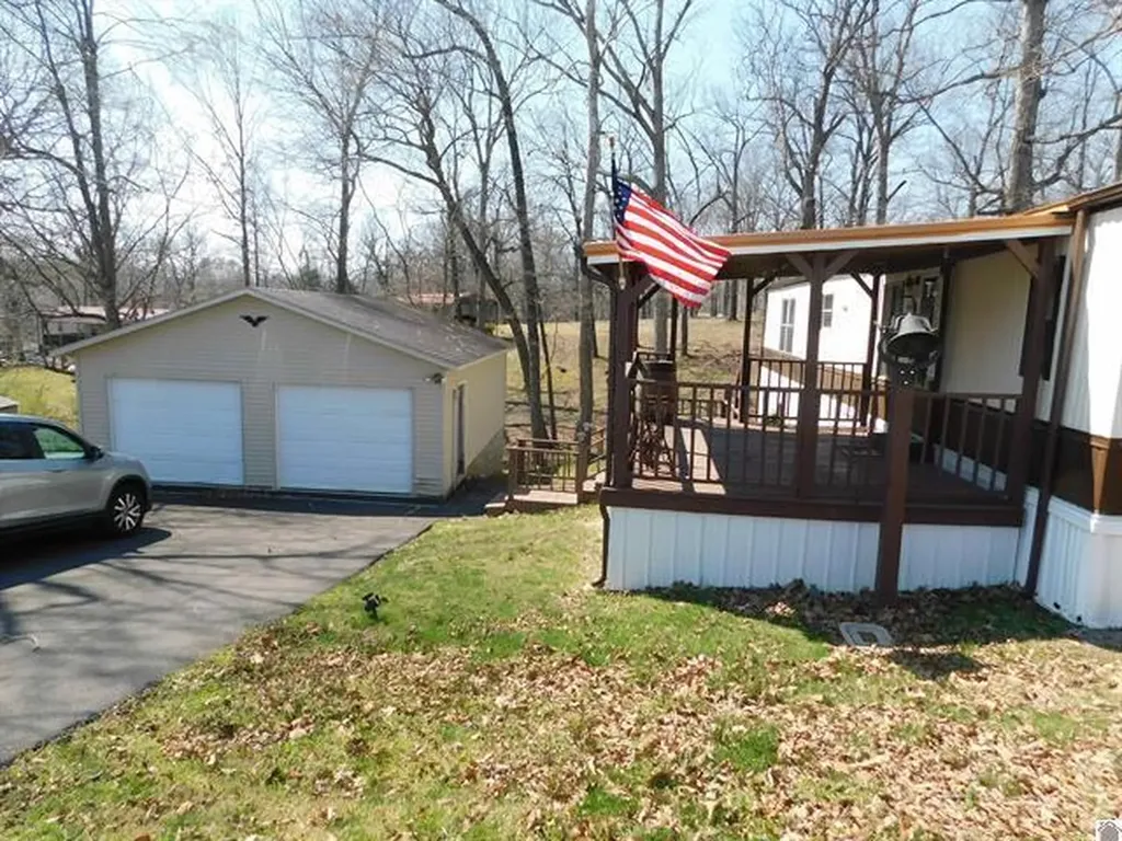 138 White Dove Lane Gilbertsville KY 42044