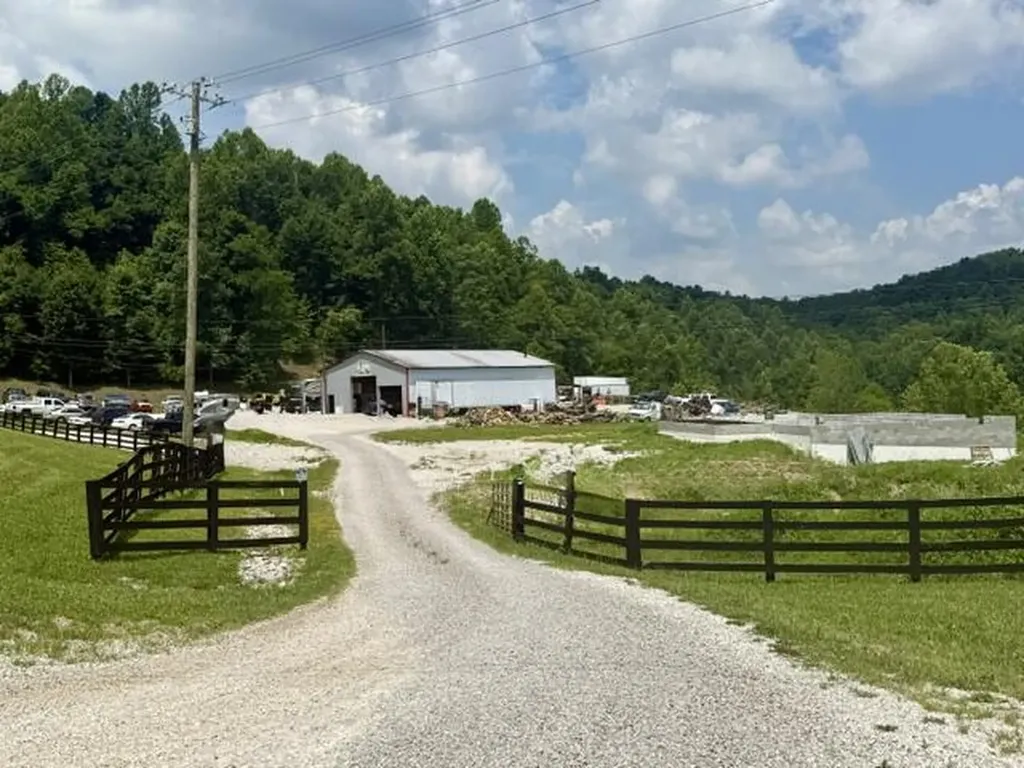 3040 U.s. 460 Frenchburg KY 40322