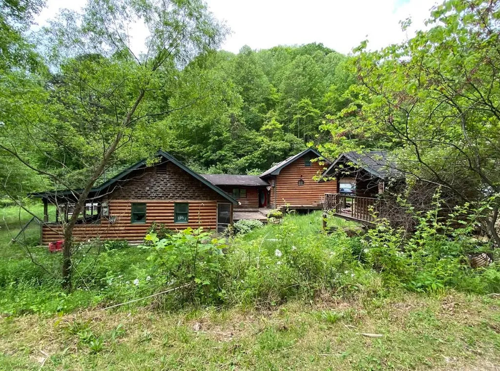 31 Buck Lick Drive Whitesburg KY 41858