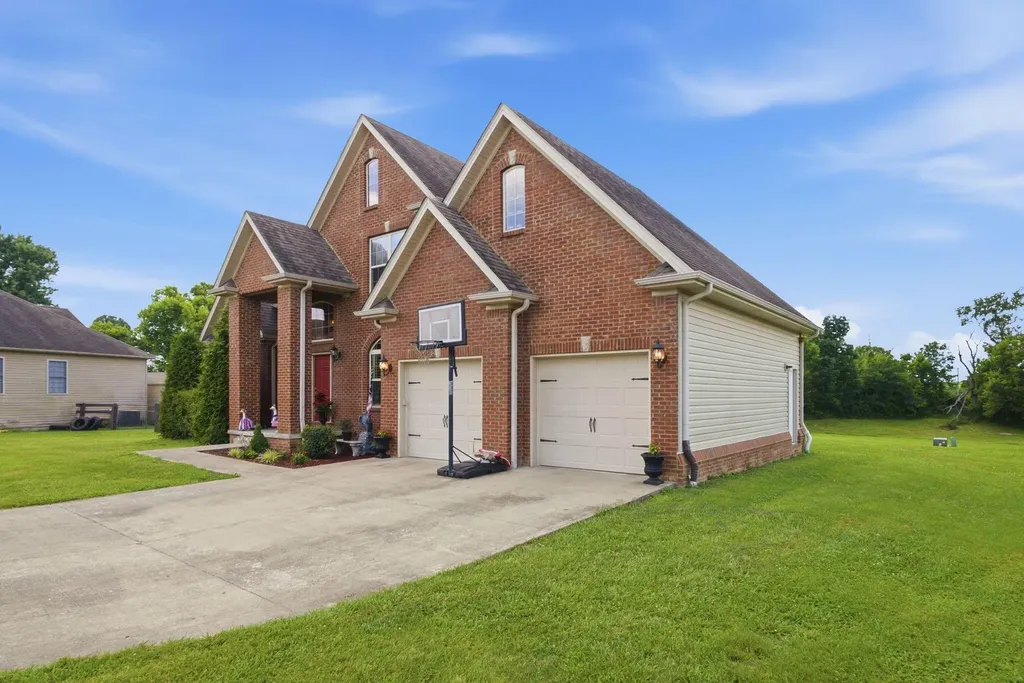 1065 Running Brook Drive Lawrenceburg KY 40342
