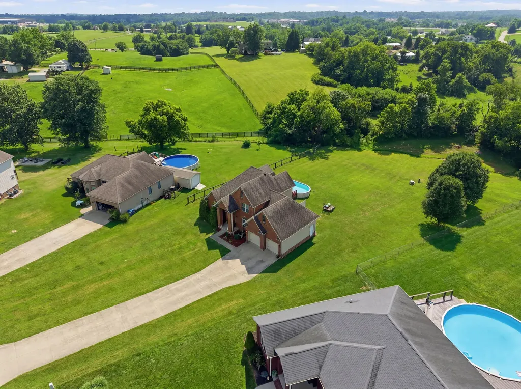 1065 Running Brook Drive Lawrenceburg KY 40342