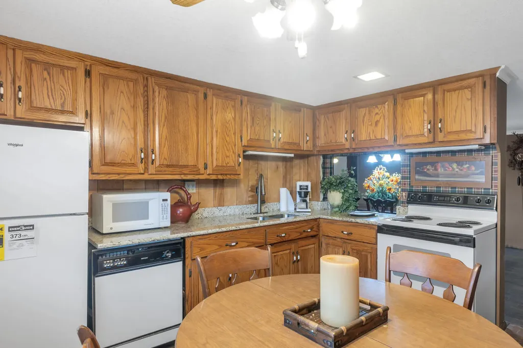 38 Elmhurst Lane Murray KY 42071