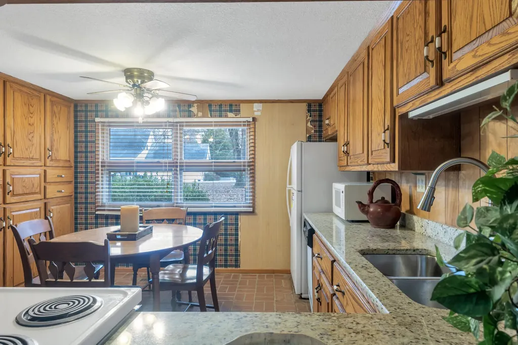 38 Elmhurst Lane Murray KY 42071