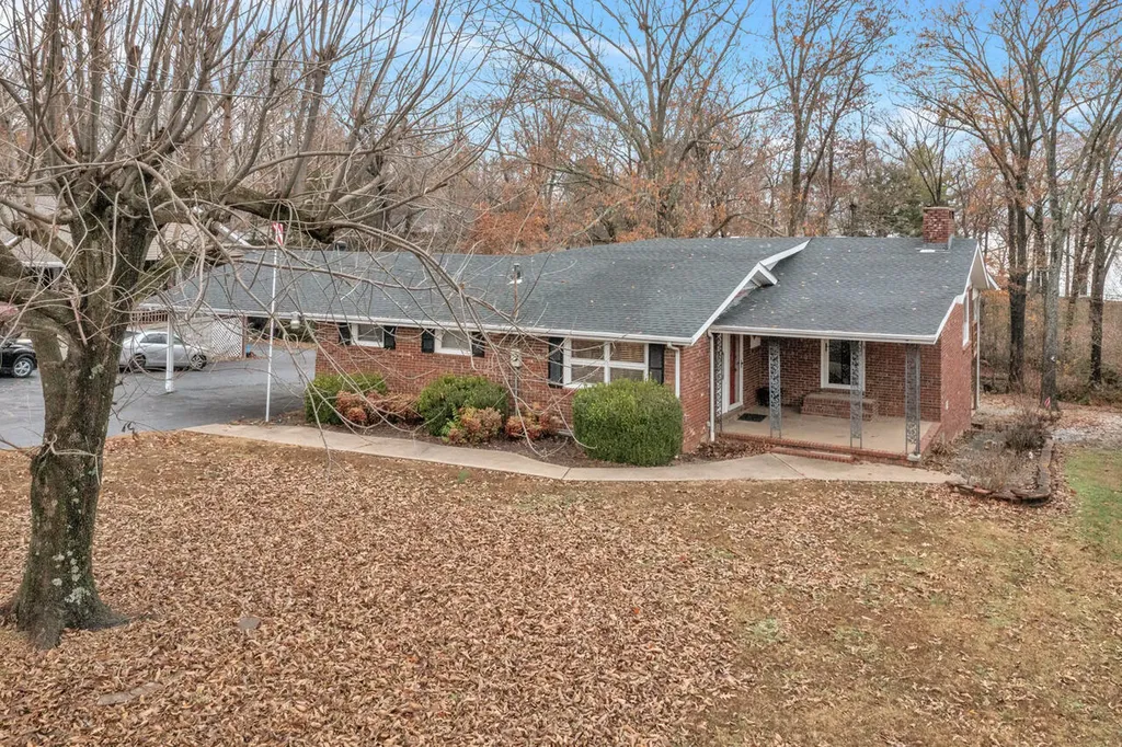 38 Elmhurst Lane Murray KY 42071