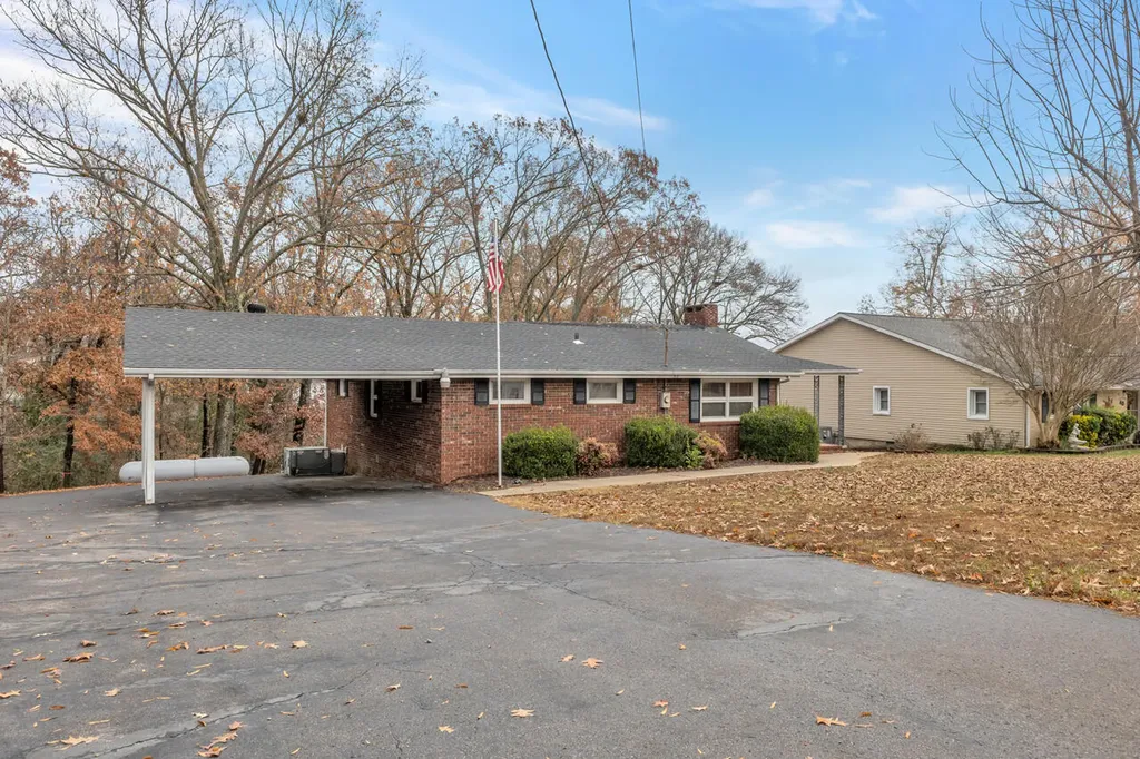 38 Elmhurst Lane Murray KY 42071