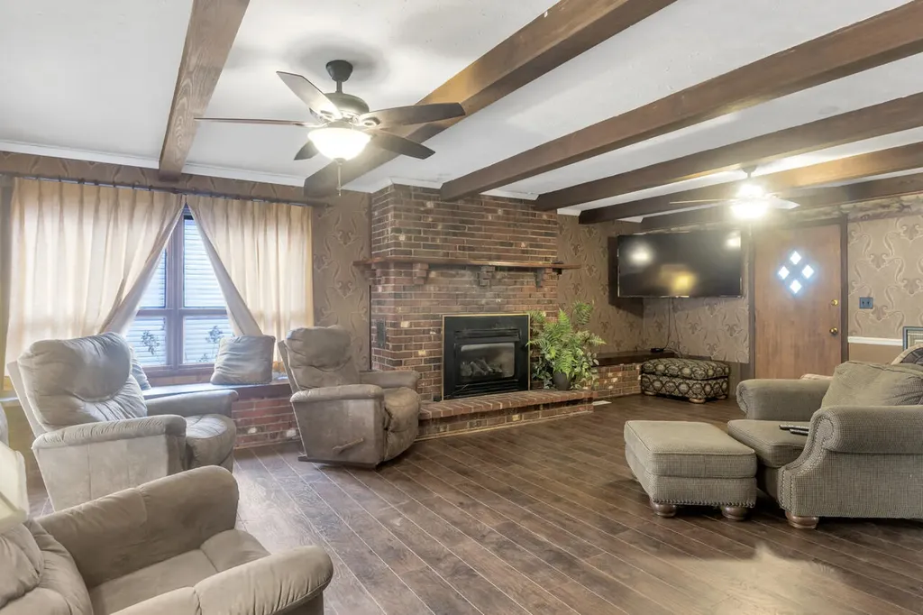 38 Elmhurst Lane Murray KY 42071