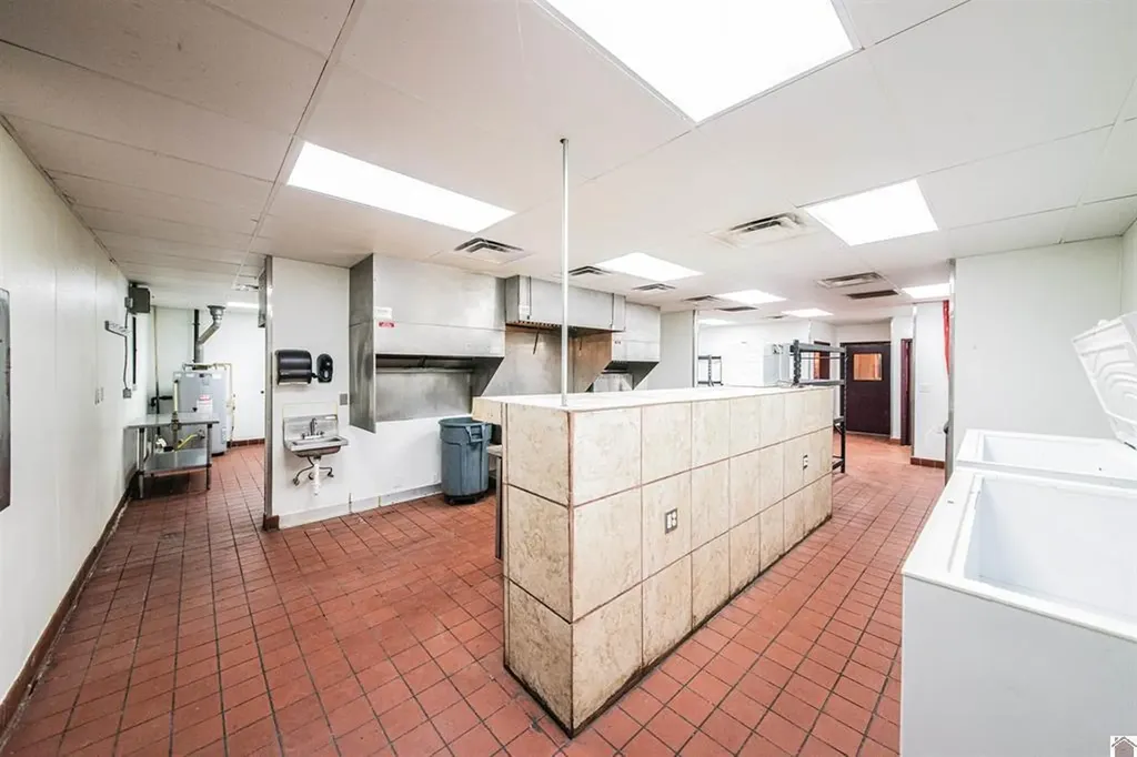 708 Complex Drive Grand Rivers KY 42045