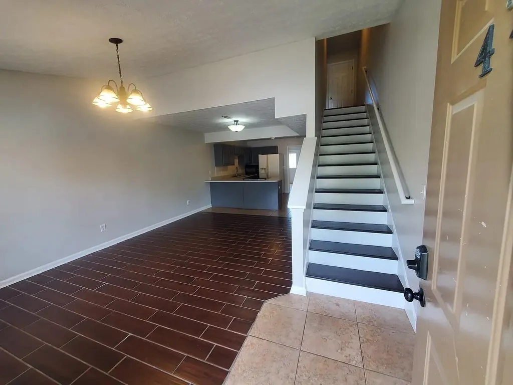 1100 Horsemans Lane Lexington KY 40504