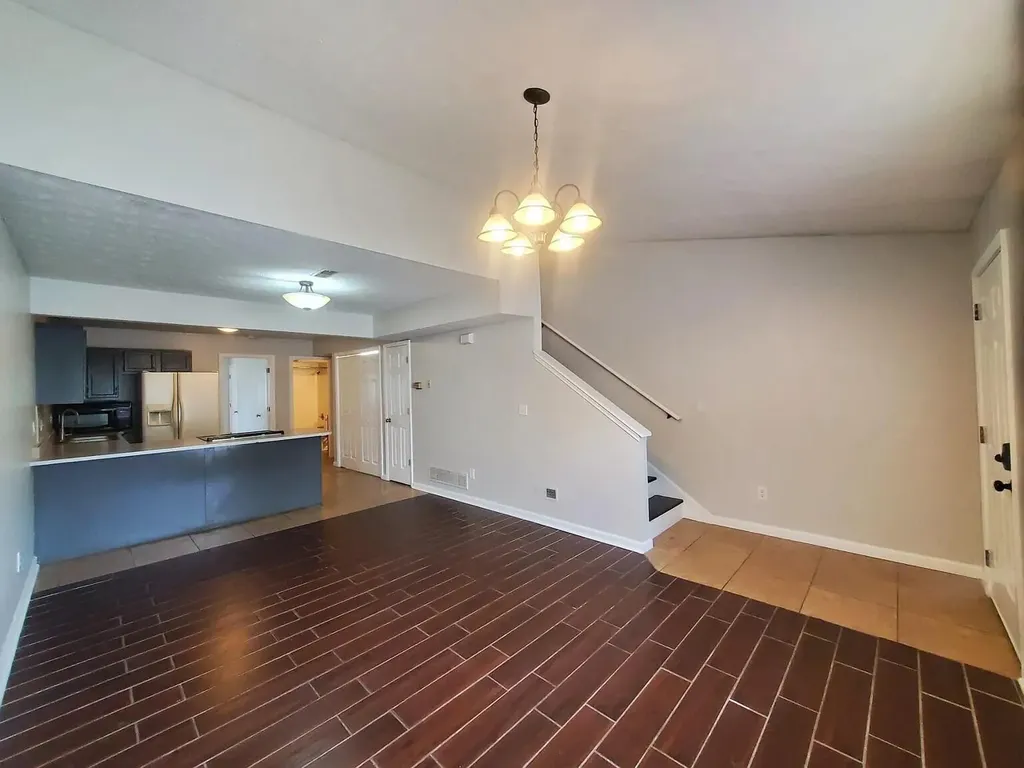 1100 Horsemans Lane Lexington KY 40504