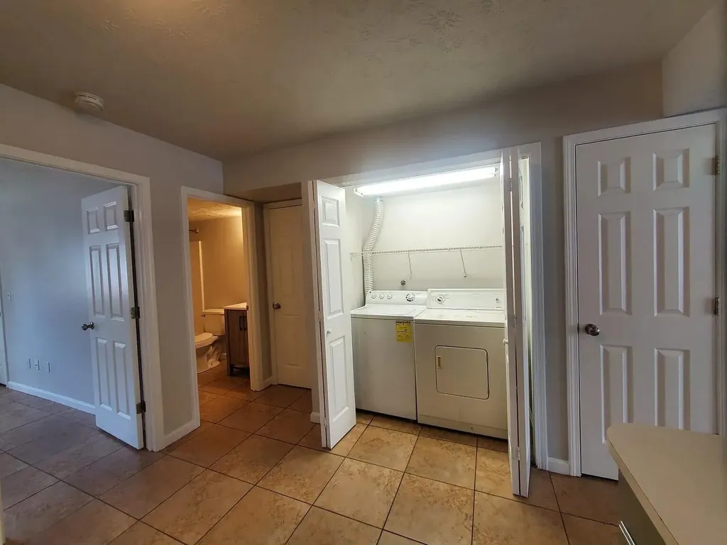 1100 Horsemans Lane Lexington KY 40504