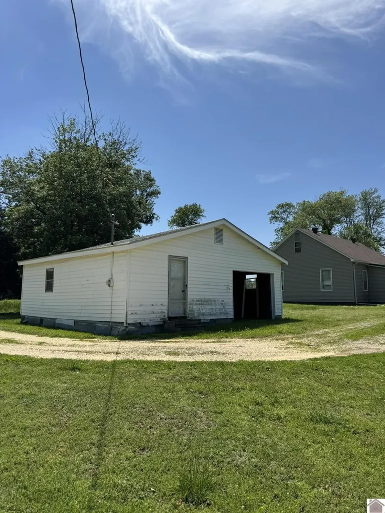 5250 State Route 123 Clinton KY 42031