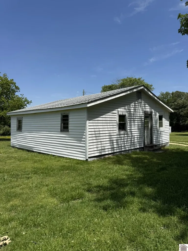 5250 State Route 123 Clinton KY 42031