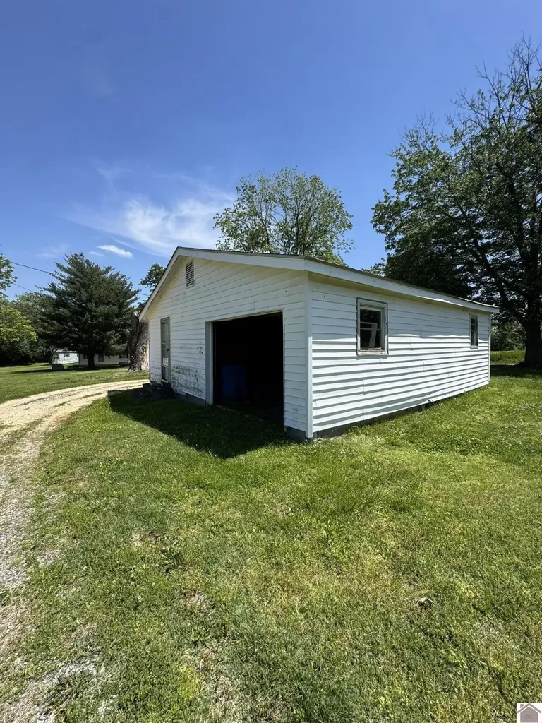 5250 State Route 123 Clinton KY 42031