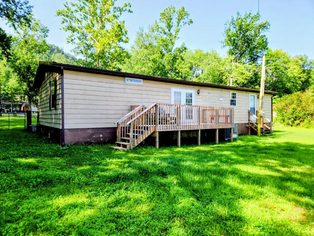79 White Avenue Stanton KY 40380