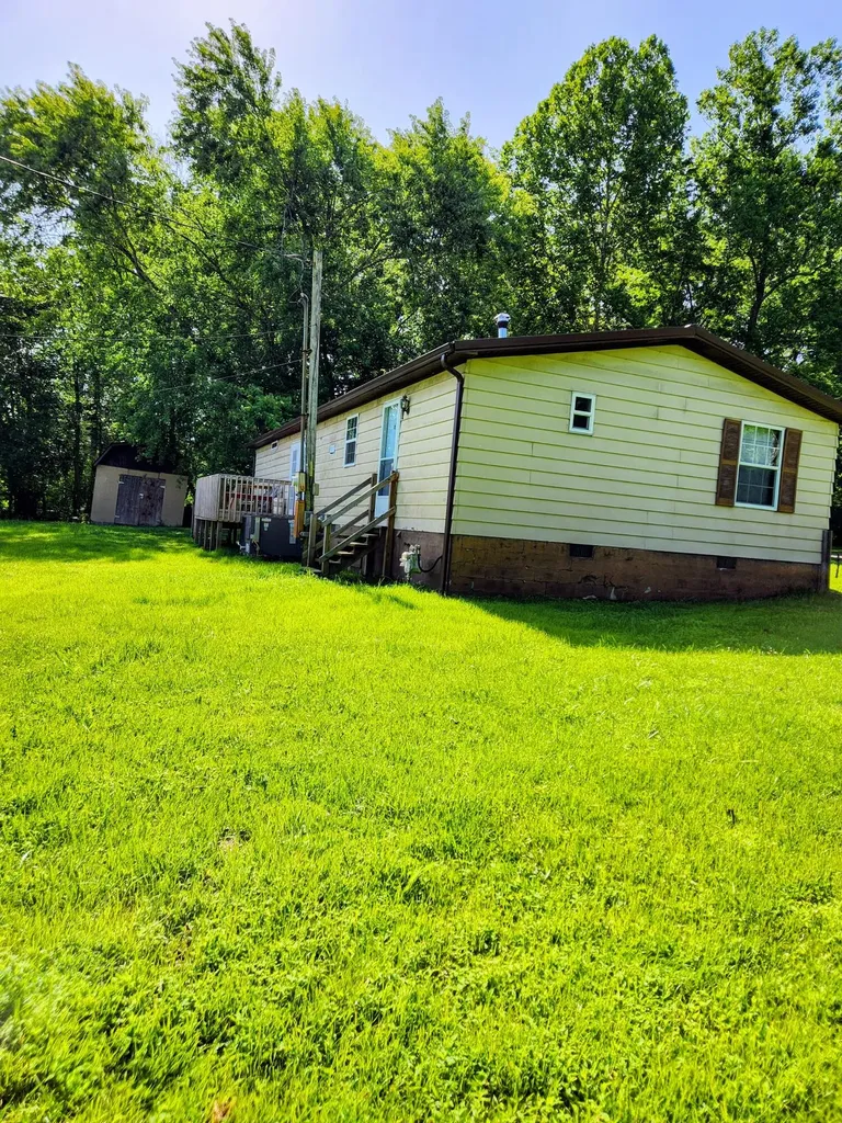 79 White Avenue Stanton KY 40380
