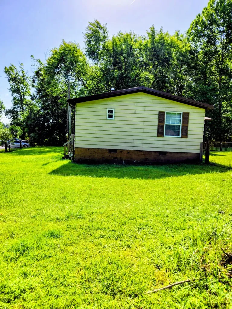 79 White Avenue Stanton KY 40380