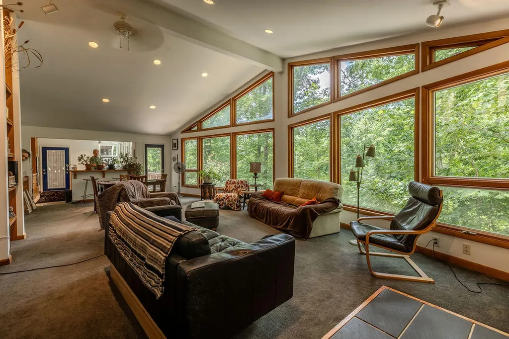 9127 Leatherwood Salt Lick KY 40371