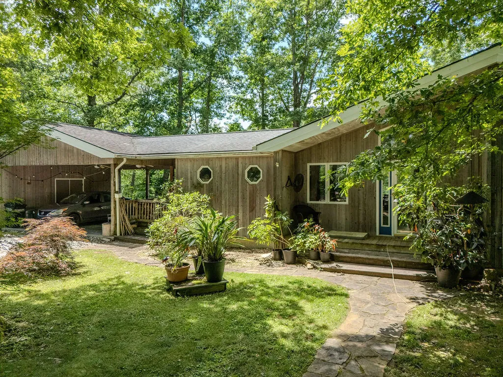 9127 Leatherwood Salt Lick KY 40371