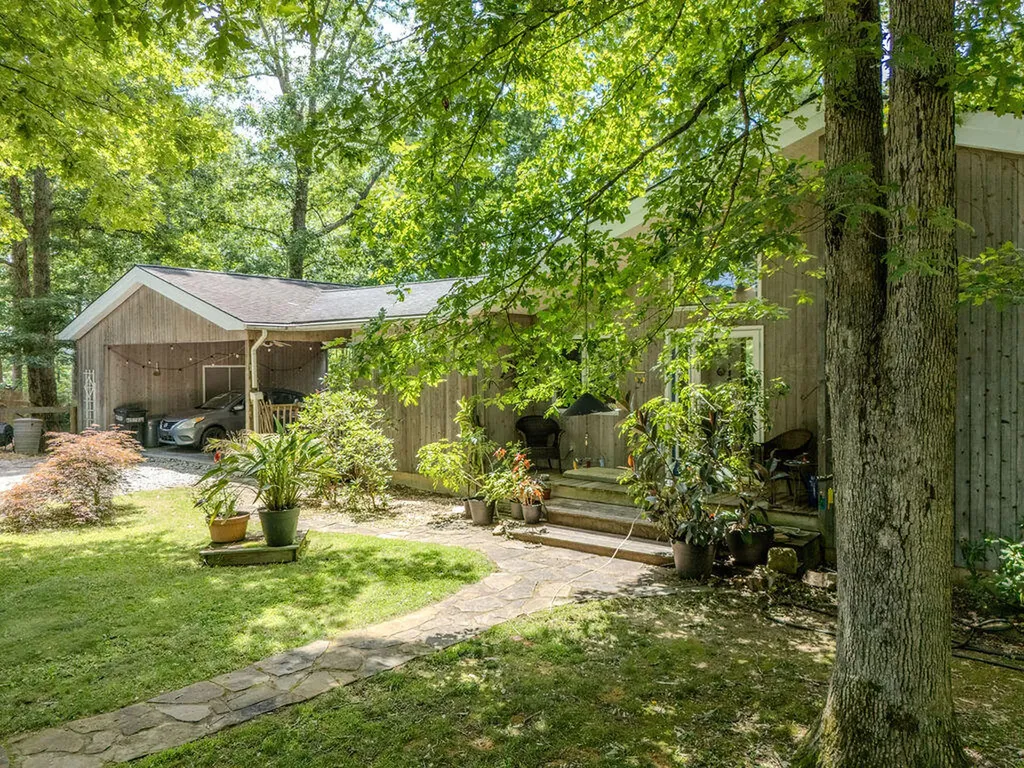 9127 Leatherwood Salt Lick KY 40371