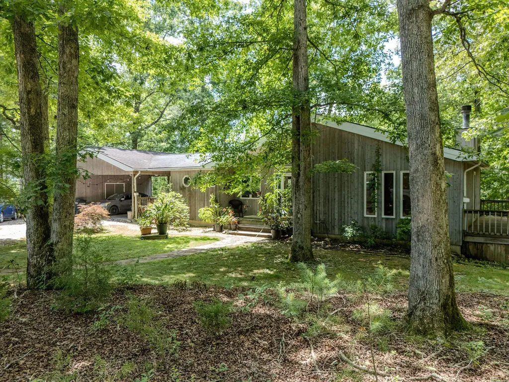 9127 Leatherwood Salt Lick KY 40371