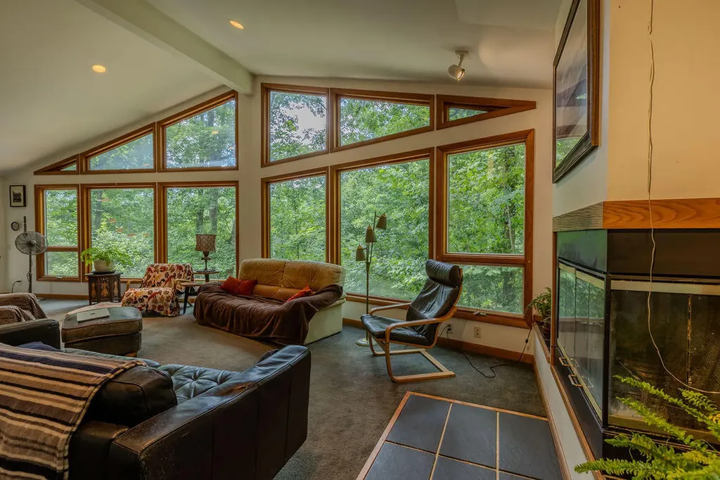 9127 Leatherwood Salt Lick KY 40371