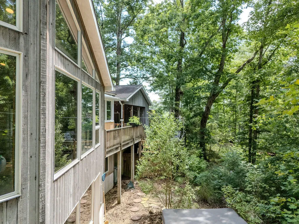 9127 Leatherwood Salt Lick KY 40371