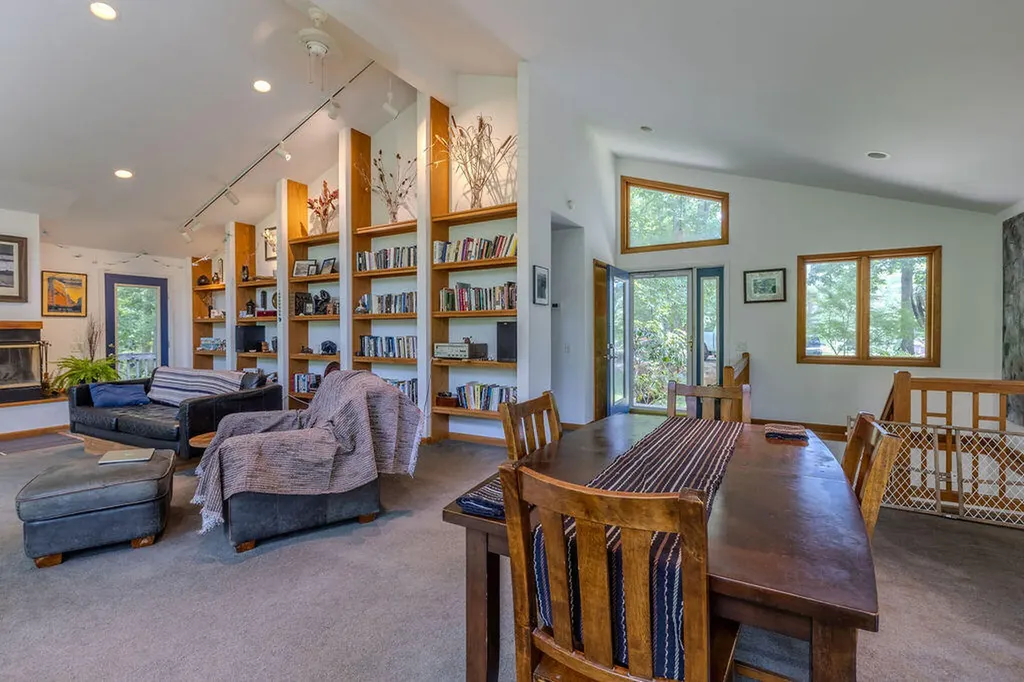 9127 Leatherwood Salt Lick KY 40371
