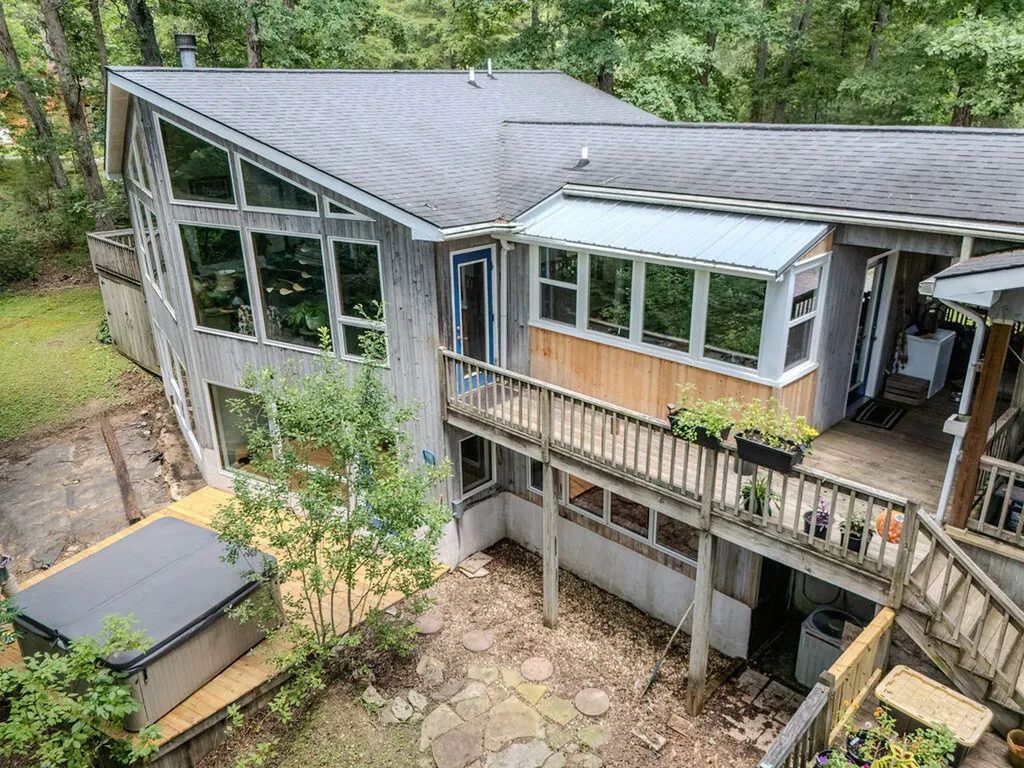 9127 Leatherwood Salt Lick KY 40371