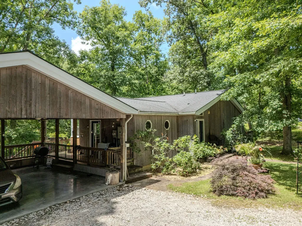 9127 Leatherwood Salt Lick KY 40371