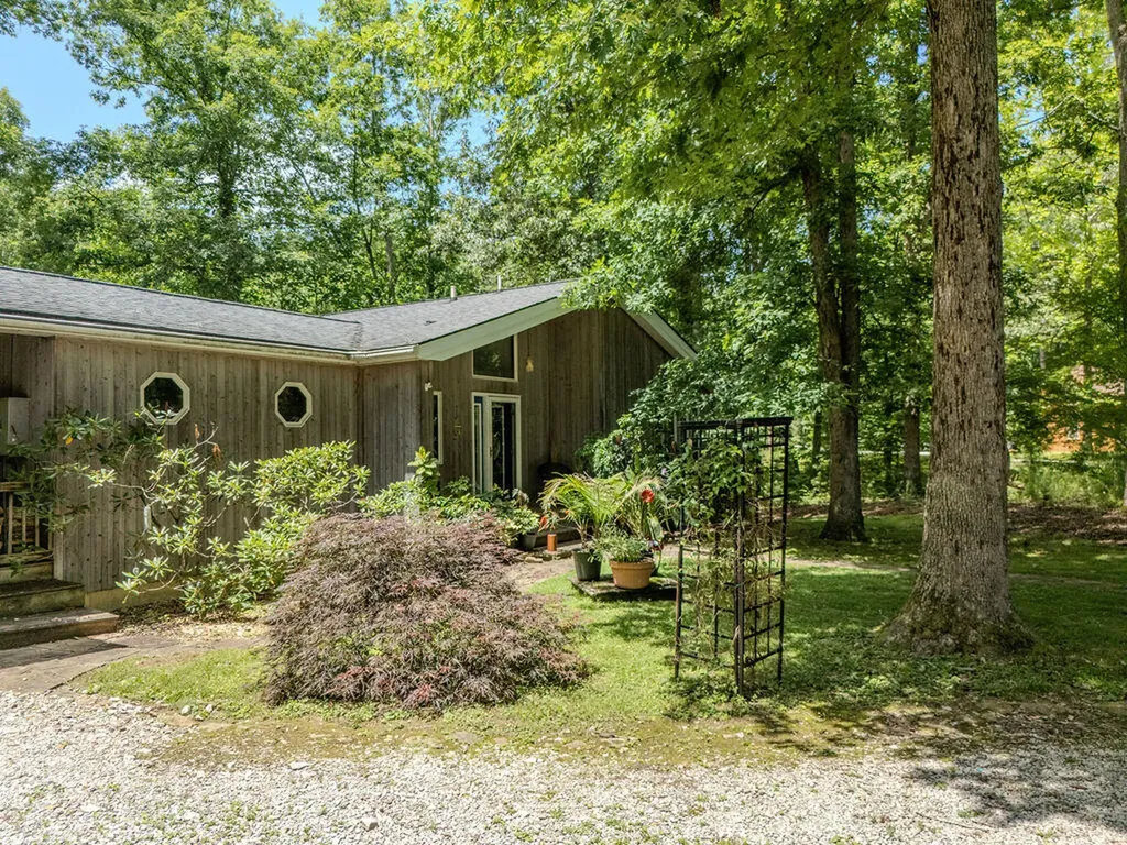9127 Leatherwood Salt Lick KY 40371