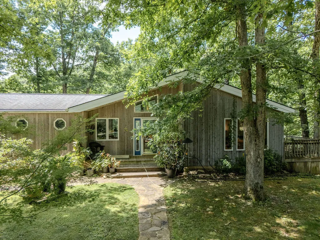 9127 Leatherwood Salt Lick KY 40371