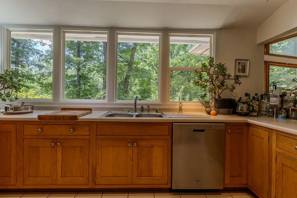 9127 Leatherwood Salt Lick KY 40371