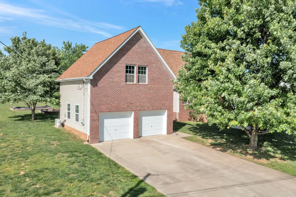 134 Marcal Drive Cadiz KY 42211