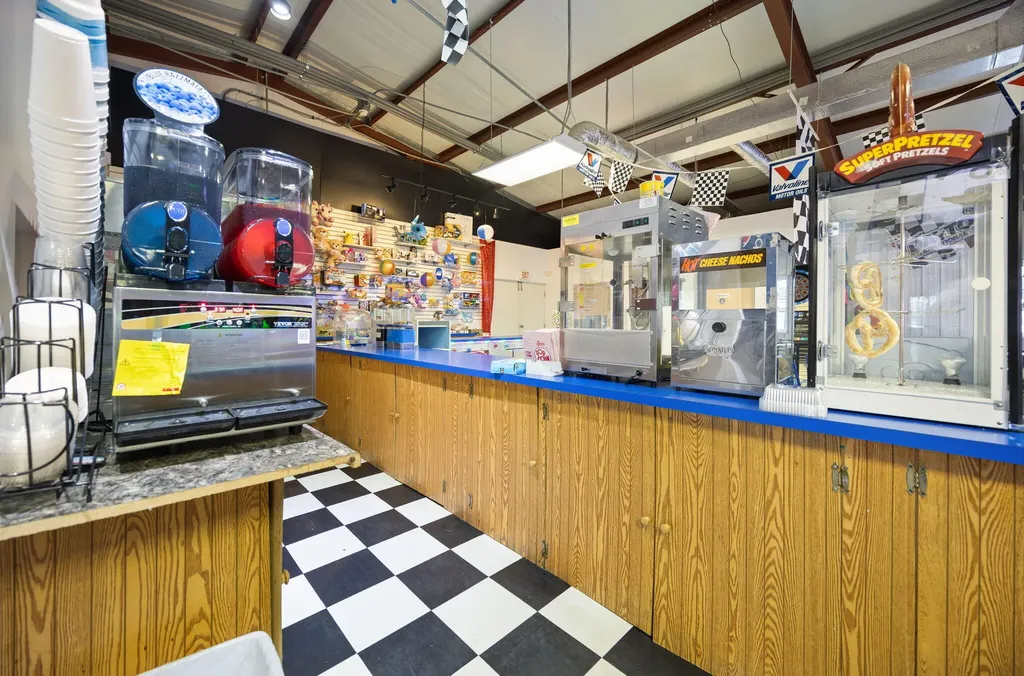 2367 U.s. 127 Business Jamestown KY 42629