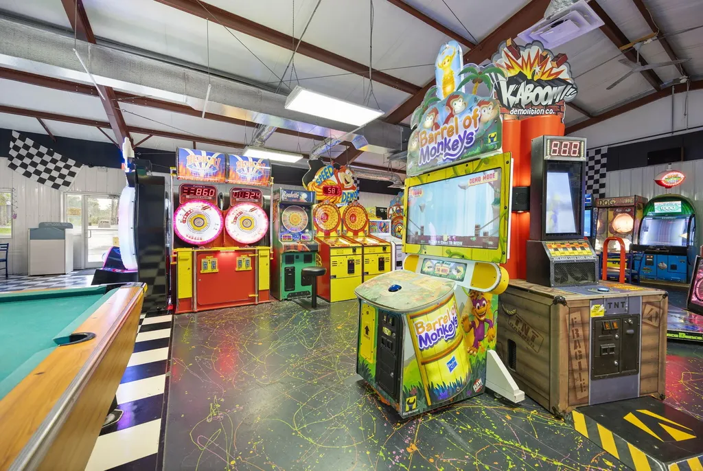 2367 U.s. 127 Business Jamestown KY 42629