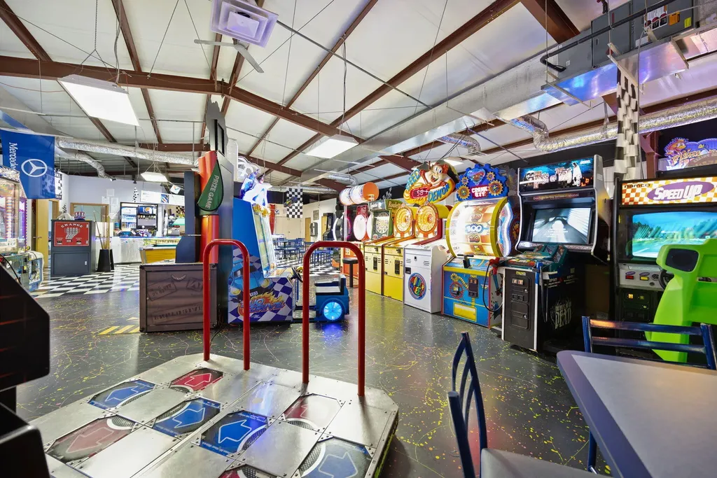2367 U.s. 127 Business Jamestown KY 42629