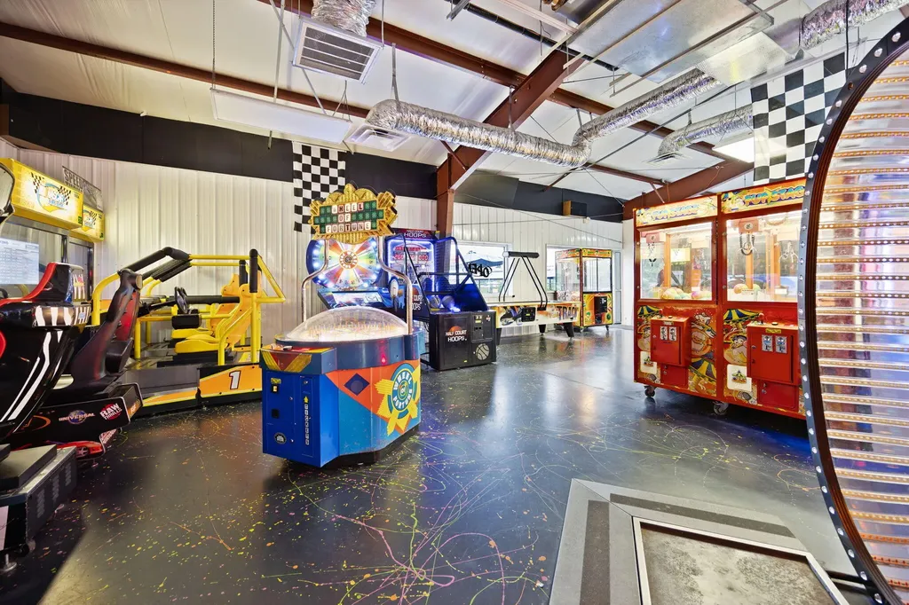 2367 U.s. 127 Business Jamestown KY 42629