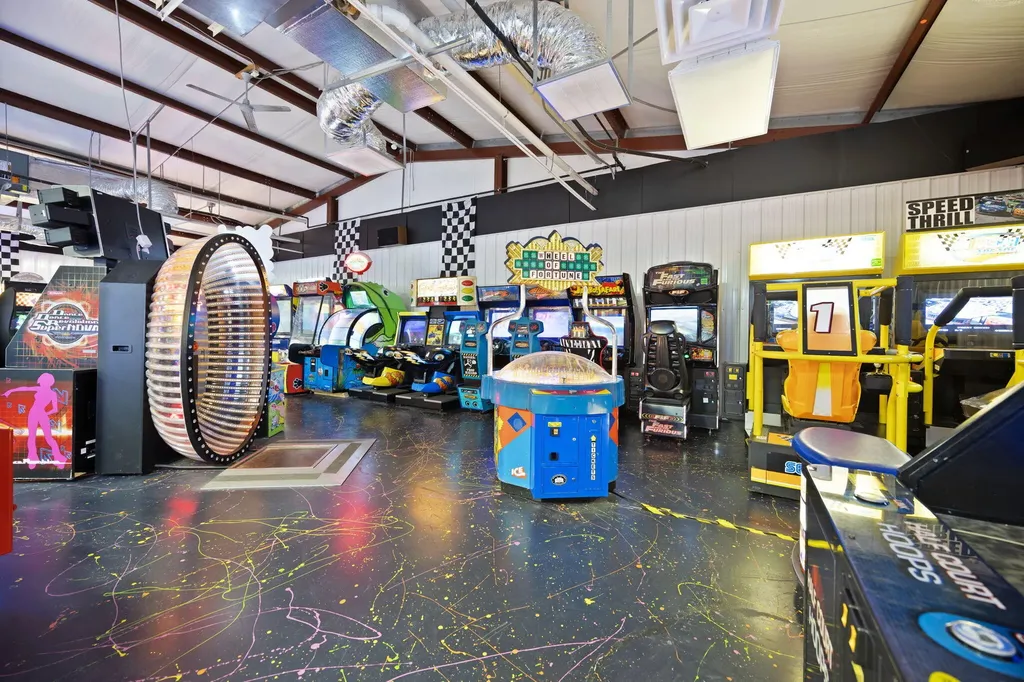 2367 U.s. 127 Business Jamestown KY 42629