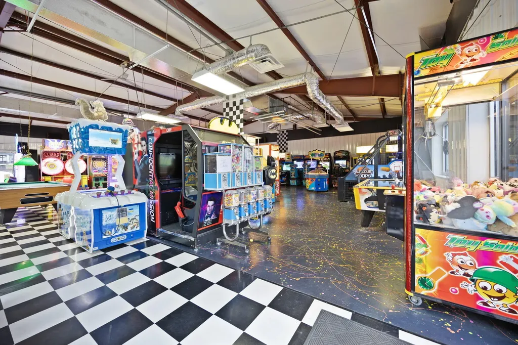 2367 U.s. 127 Business Jamestown KY 42629