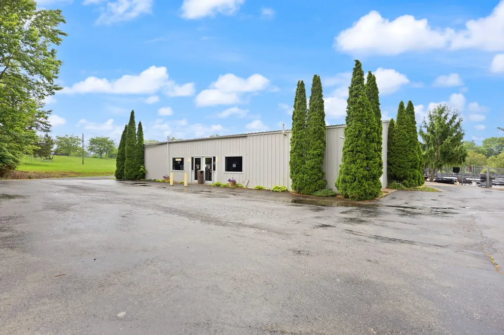 2367 U.s. 127 Business Jamestown KY 42629