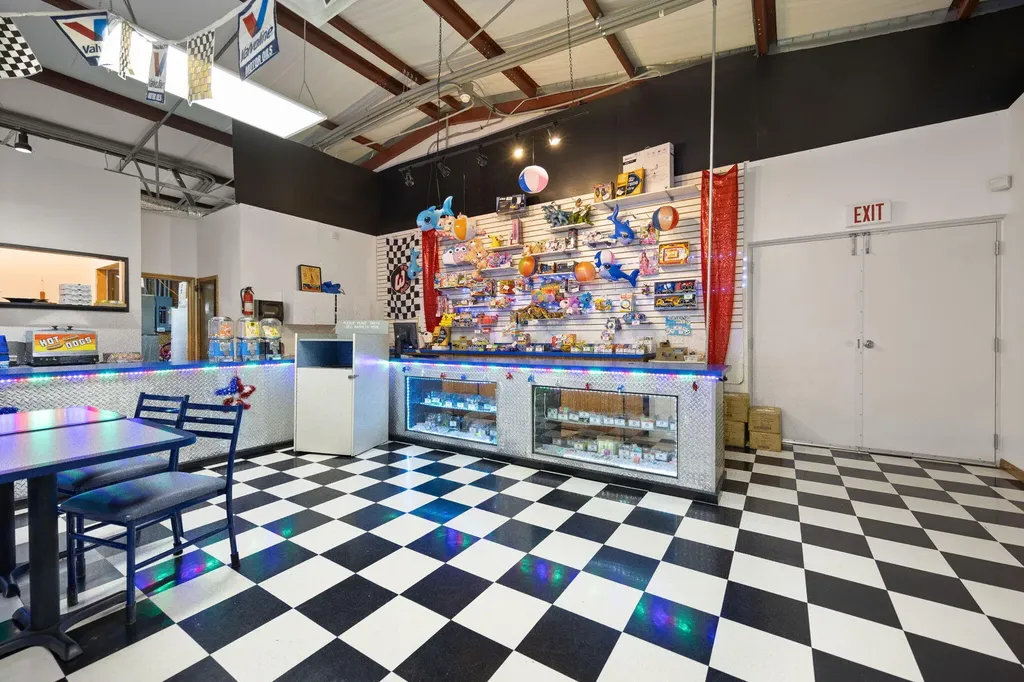 2367 U.s. 127 Business Jamestown KY 42629