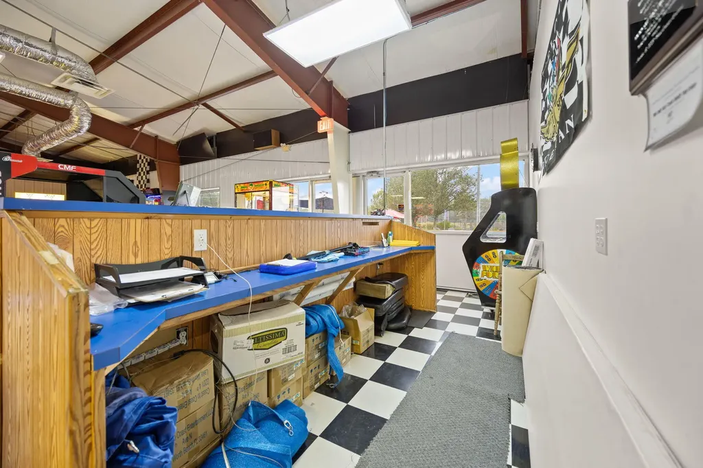 2367 U.s. 127 Business Jamestown KY 42629